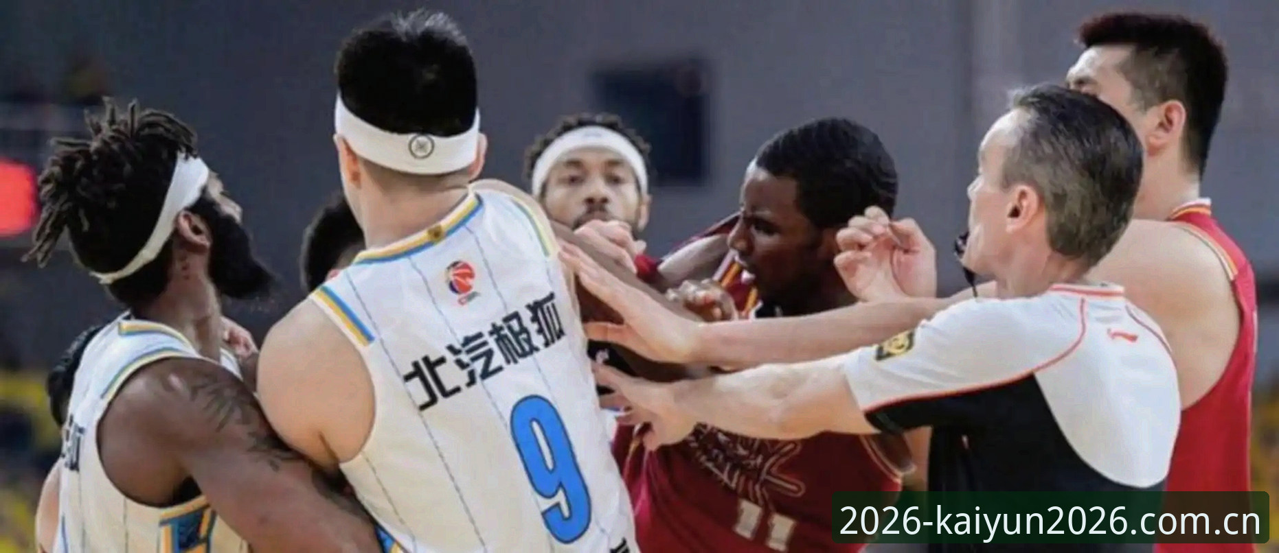 维拉3-0弗赖堡夺欧联杯背后：埃梅里战术革命的全面解析，一场等待30年的加冕仪式